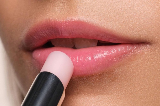 Фарбувати губи помадою вже не модно: чим її замінити у 2026 році 4