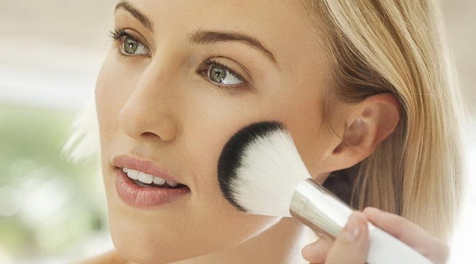 Wie Sie Ihr Gesicht mit Make-up straffen: Einfache Methoden 1