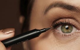 Как правильно наносить стрелки после 40: советы для макияжа зрелых глаз