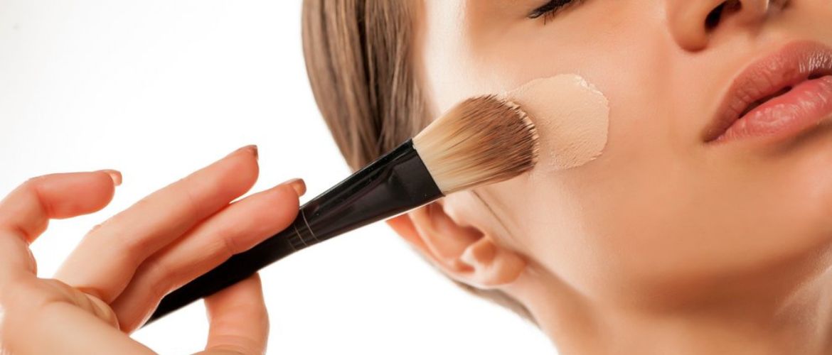Почему тональный крем старит: главные ошибки макияжа