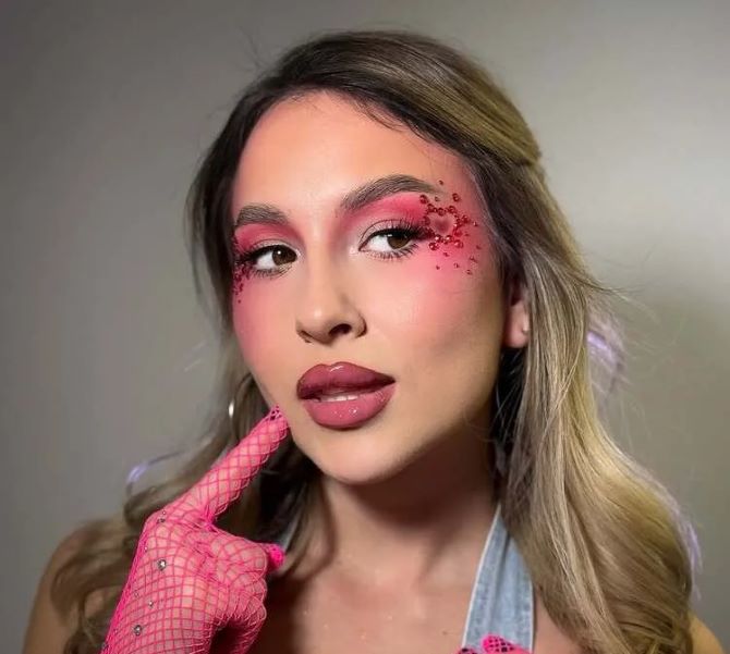 Макияж на День святого Валентина: смелые образы для свидания и фотосессии 14