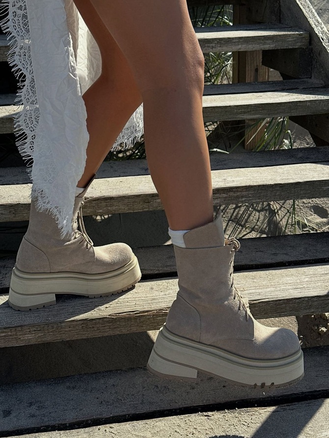 TOP 90s Shoes That Are Back in Style 4