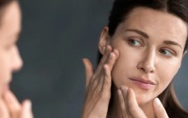 5 признаков усталости, которые можно увидеть на коже