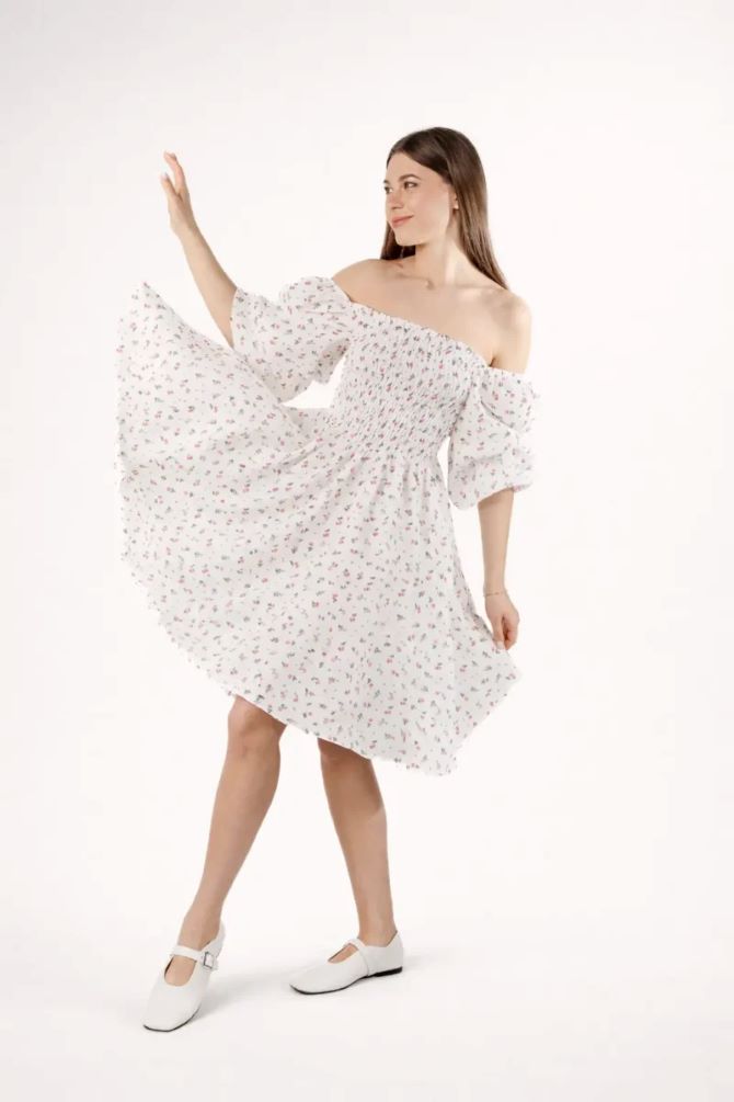 Літня сукня April з відкритими плечима та еластичним ліфом - Зображення 4