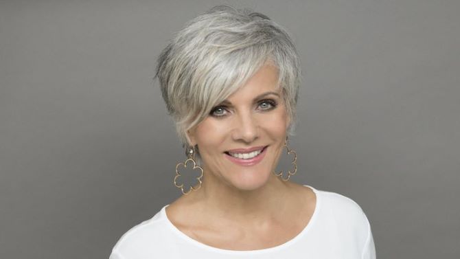 Прически для седых волос: самые красивые и стильные идеи 1