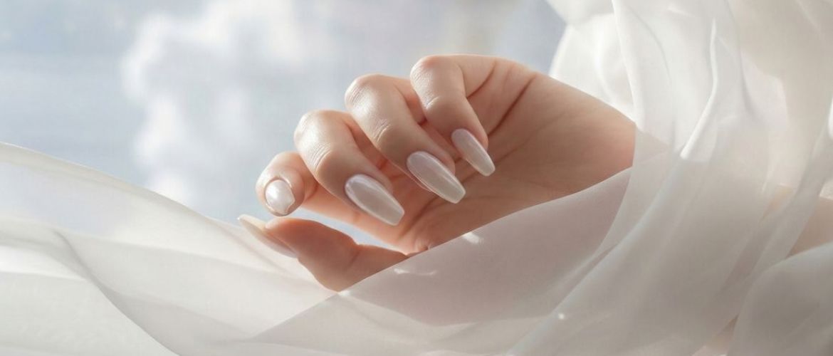 Модный маникюр Cloud Dancer: топ-идеи с цветом  2026 года от Pantone