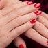 Цвета лака для зрелых женщин: какие оттенки смотрятся элегантно и освежают руки