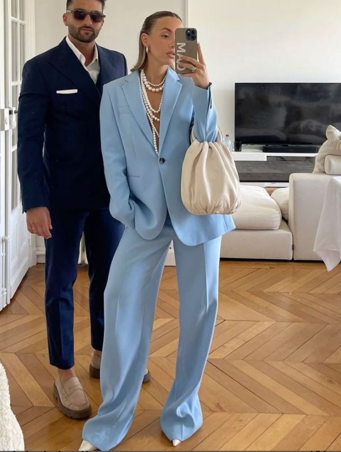 Как выглядеть моложе с помощью цвета одежды 12