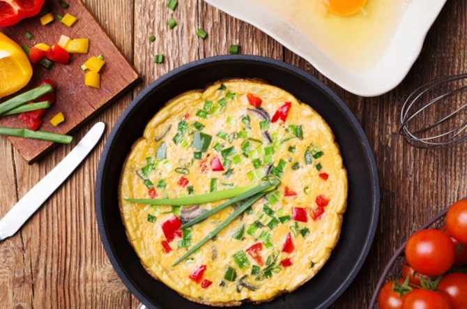 What to cook for dinner with eggs: 3 simple recipes 1