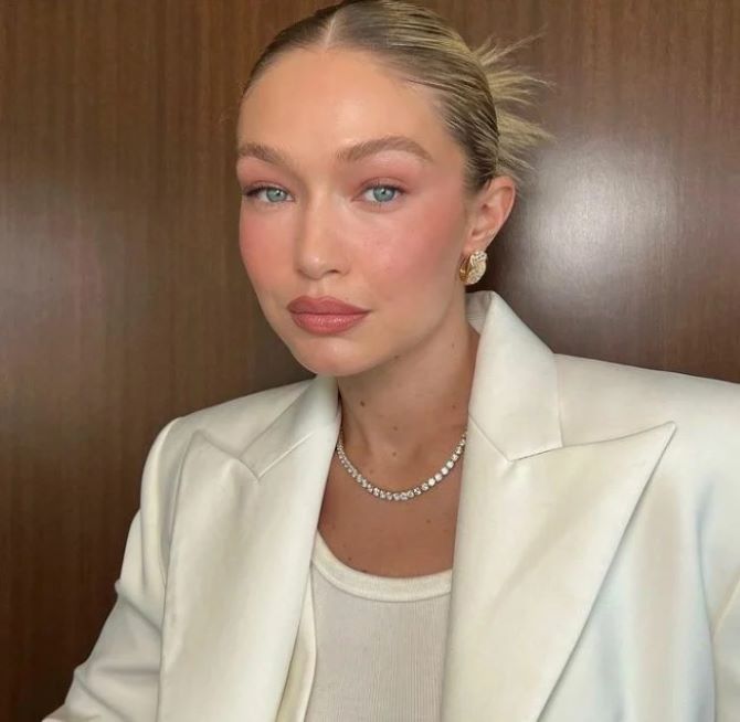 Как подобрать украшения под вырез горловины 2