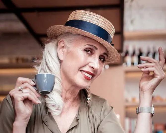 How to Keep Gray Hair Beautiful: Hair Care Tips for Hot Weather 1