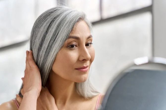 How to Keep Gray Hair Beautiful: Hair Care Tips for Hot Weather 2