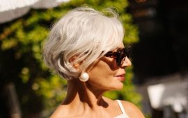 Как сохранить седые волосы красивыми: советы по уходу в жаркие дни