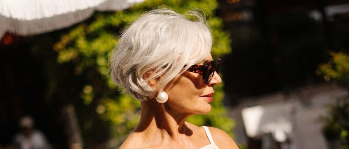 Как сохранить седые волосы красивыми: советы по уходу в жаркие дни