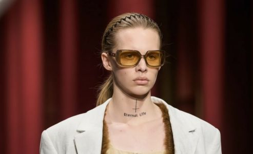 How to Stylishly Wear a Zigzag Headband in Different Looks