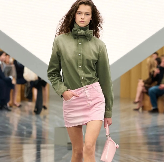 Пудрово-розовый: как включить главный оттенок лета 2026 в гардероб 5