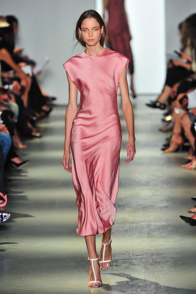 Пудрово-розовый: как включить главный оттенок лета 2026 в гардероб 1